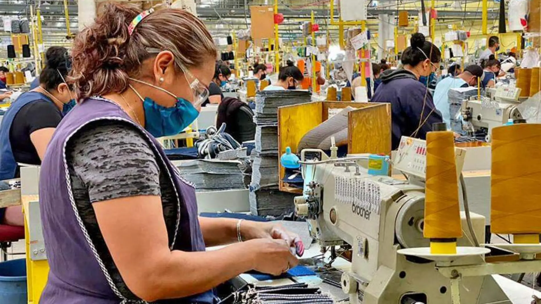 trabajadores en maquila